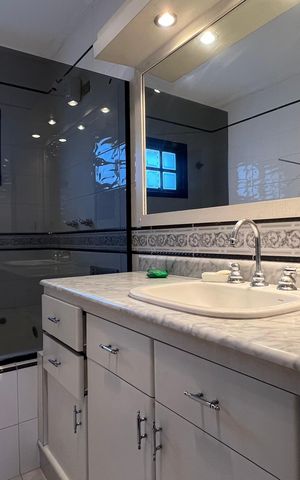 Casa para alugar com 246m², 3 quartos e 3 vagas Casa para alugar com 246m², 3 quartos e 3 vagasBanheiro da Suíte 3
