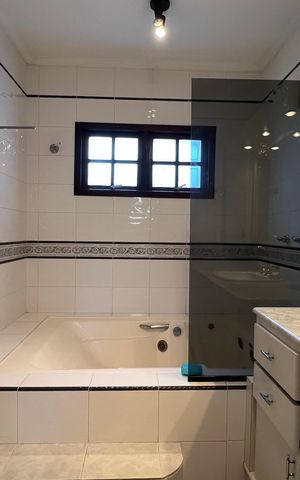 Casa para alugar com 246m², 3 quartos e 3 vagas Casa para alugar com 246m², 3 quartos e 3 vagasBanheiro da Suíte 3