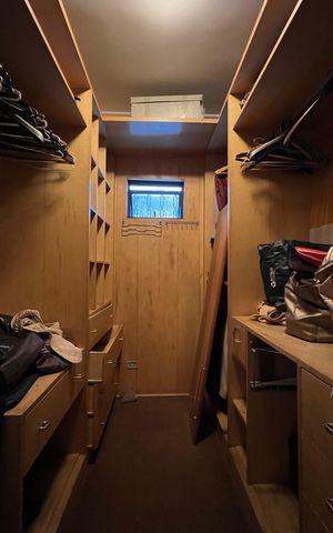 Casa para alugar com 246m², 3 quartos e 3 vagas Casa para alugar com 246m², 3 quartos e 3 vagasCloset da suíte 3