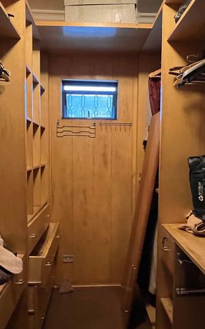 Casa para alugar com 246m², 3 quartos e 3 vagas Casa para alugar com 246m², 3 quartos e 3 vagasCloset da suíte 3