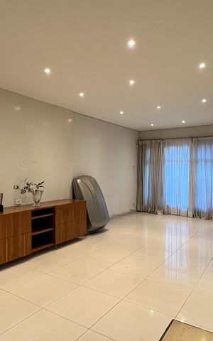 Casa para alugar com 246m², 3 quartos e 3 vagas Casa para alugar com 246m², 3 quartos e 3 vagasSala
