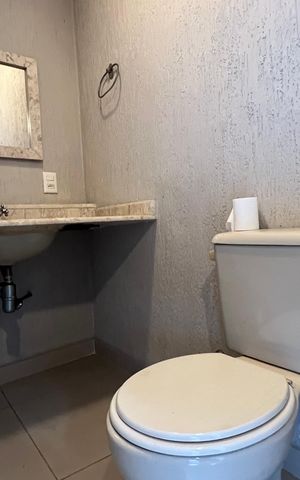 Casa para alugar com 246m², 3 quartos e 3 vagas Casa para alugar com 246m², 3 quartos e 3 vagasBanheiro da churrasqueira