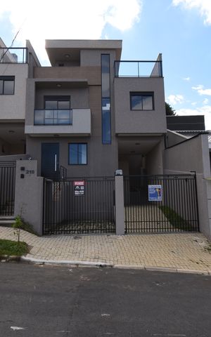 Casa à venda com 127m², 3 quartos e 2 vagasFachada