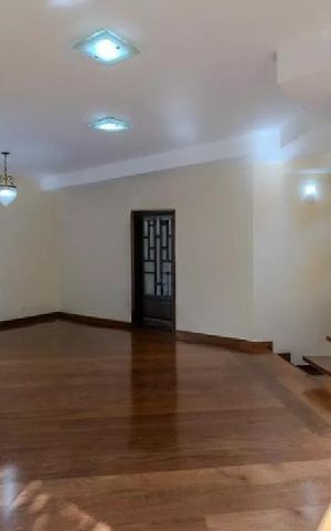 Casa de condomínio à venda com 300m², 4 quartos e 5 vagas Casa de condomínio à venda com 300m², 4 quartos e 5 vagasSala