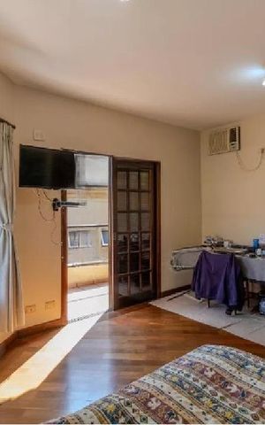 Casa de condomínio à venda com 300m², 4 quartos e 5 vagas Casa de condomínio à venda com 300m², 4 quartos e 5 vagasSuíte 1