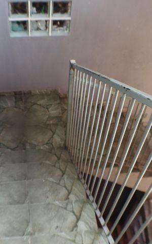 Casa para alugar com 48m², 2 quartos e sem vaga Casa para alugar com 48m², 2 quartos e sem vagaEscada