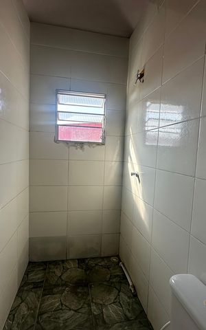 Casa para alugar com 48m², 2 quartos e sem vaga Casa para alugar com 48m², 2 quartos e sem vagaBanheiro