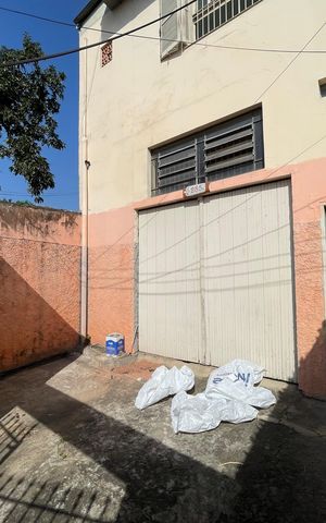 Casa à venda com 330m², 5 quartos e 6 vagasGaragem