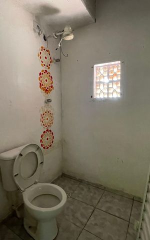 Casa à venda com 330m², 5 quartos e 6 vagasBanheiro 4