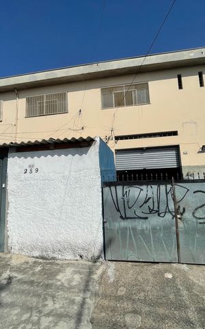 Casa à venda com 330m², 5 quartos e 6 vagasFachada