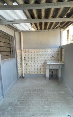 Casa à venda com 330m², 5 quartos e 6 vagasÁrea de Serviço