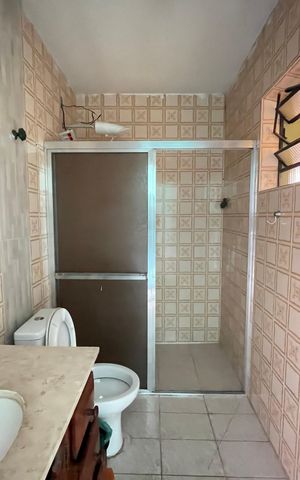 Casa à venda com 330m², 5 quartos e 6 vagasBanheiro 2
