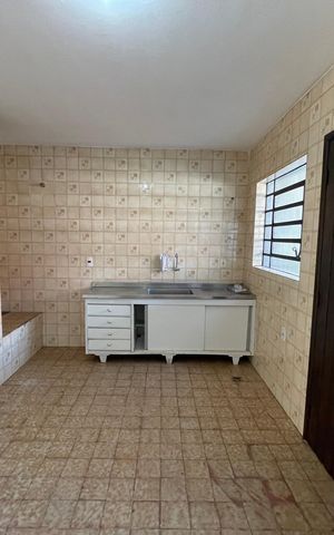 Casa à venda com 330m², 5 quartos e 6 vagasCozinha 
