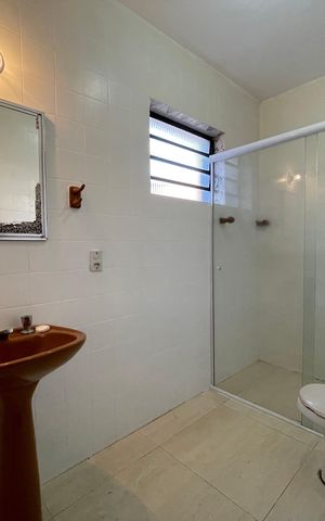 Casa à venda com 330m², 5 quartos e 6 vagasBanheiro 3