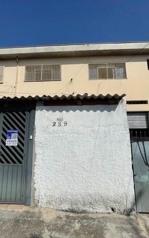 Casa à venda com 330m², 5 quartos e 6 vagasFachada