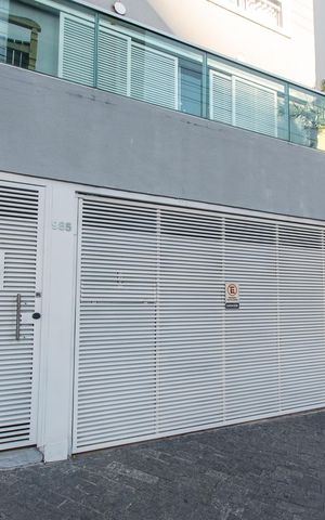 Casa à venda com 440m², 3 quartos e 3 vagas Casa à venda com 440m², 3 quartos e 3 vagasFachada