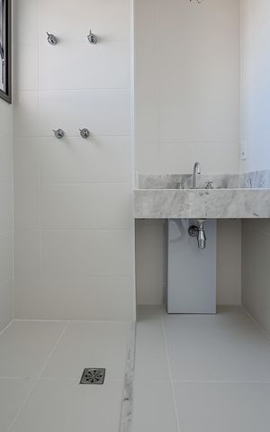 Apartamento à venda com 75m², 2 quartos e 1 vaga Apartamento à venda com 75m², 2 quartos e 1 vagaBanheiro da Suíte 1