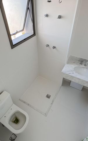 Apartamento à venda com 75m², 2 quartos e 1 vaga Apartamento à venda com 75m², 2 quartos e 1 vagaBanheiro da Suíte 1