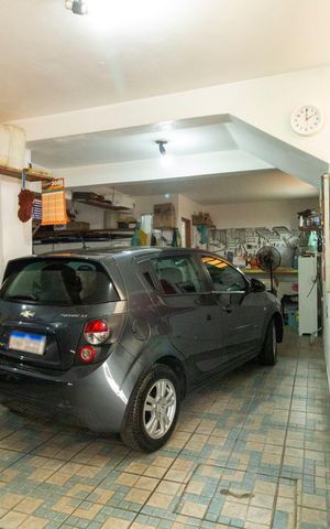 Casa à venda com 250m², 4 quartos e 6 vagas Casa à venda com 250m², 4 quartos e 6 vagasGaragem