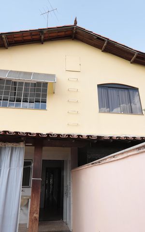Casa para alugar com 180m², 3 quartos e 3 vagasFachada
