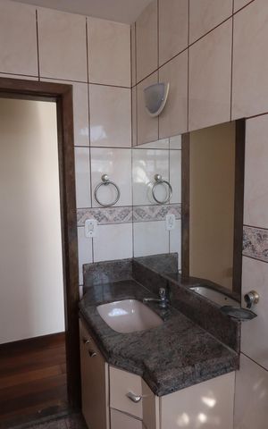 Casa para alugar com 180m², 3 quartos e 3 vagasBanheiro Social
