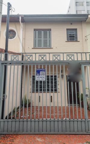 Casa à venda com 110m², 2 quartos e 1 vaga Casa à venda com 110m², 2 quartos e 1 vagaFachada