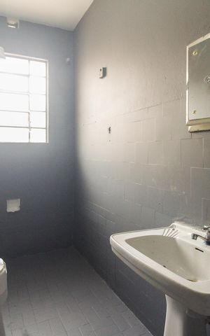Casa à venda com 110m², 2 quartos e 1 vaga Casa à venda com 110m², 2 quartos e 1 vagaBanheiro 1