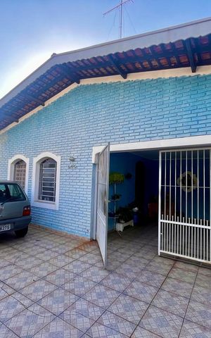 Casa à venda com 200m², 3 quartos e 3 vagas Casa à venda com 200m², 3 quartos e 3 vagasGaragem