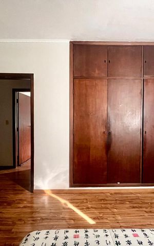 Casa à venda com 200m², 3 quartos e 3 vagas Casa à venda com 200m², 3 quartos e 3 vagasSuíte