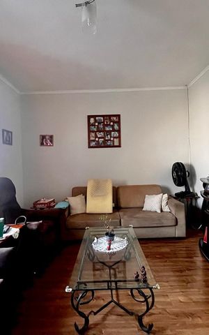 Casa à venda com 200m², 3 quartos e 3 vagas Casa à venda com 200m², 3 quartos e 3 vagasSala