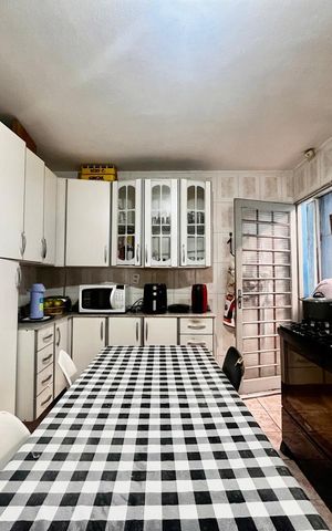 Casa à venda com 200m², 3 quartos e 3 vagas Casa à venda com 200m², 3 quartos e 3 vagasCozinha