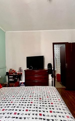 Casa à venda com 200m², 3 quartos e 3 vagas Casa à venda com 200m², 3 quartos e 3 vagasSuíte