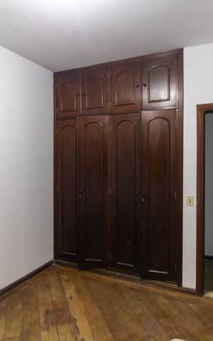 Casa de condomínio à venda com 336m², 4 quartos e 2 vagas Casa de condomínio à venda com 336m², 4 quartos e 2 vagasQuarto 1