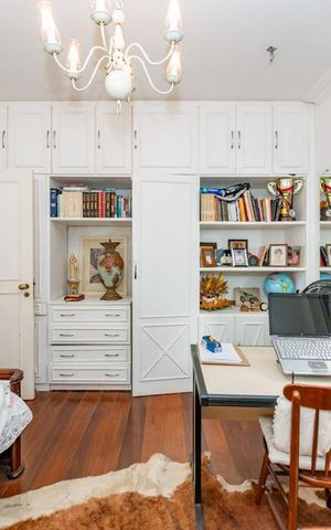 Apartamento à venda com 230m², 4 quartos e 4 vagas Apartamento à venda com 230m², 4 quartos e 4 vagasSuíte 2