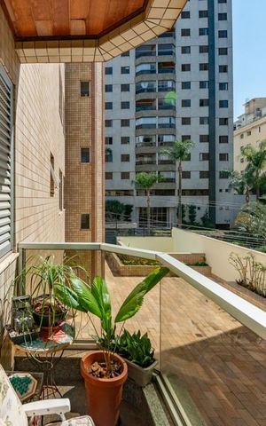 Apartamento à venda com 230m², 4 quartos e 4 vagas Apartamento à venda com 230m², 4 quartos e 4 vagasVaranda da Suíte 1