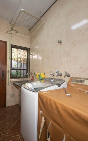 Casa à venda com 400m², 4 quartos e 6 vagasLavanderia