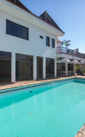 Casa à venda com 400m², 4 quartos e 6 vagasPiscina