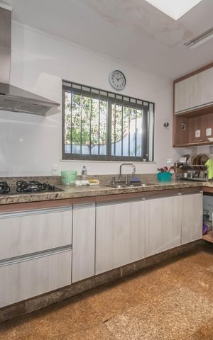 Casa à venda com 400m², 4 quartos e 6 vagasCozinha