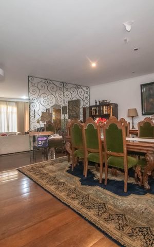 Casa à venda com 400m², 4 quartos e 6 vagasSala