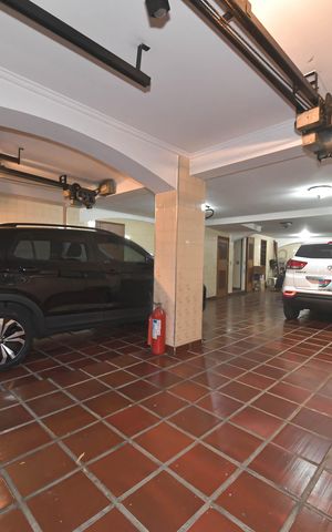 Casa à venda com 400m², 4 quartos e 6 vagasGaragem