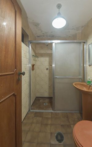 Casa à venda com 400m², 4 quartos e 6 vagasBanheiro de Serviço