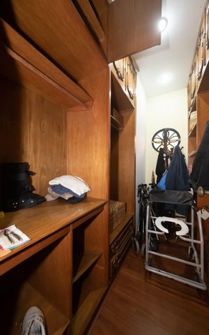 Casa à venda com 400m², 4 quartos e 6 vagasSuíte - Closet