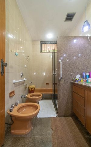 Casa à venda com 400m², 4 quartos e 6 vagasBanheiro Social