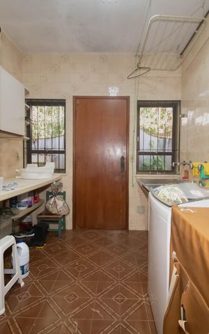 Casa à venda com 400m², 4 quartos e 6 vagasLavanderia