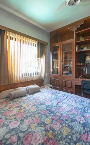 Casa à venda com 400m², 4 quartos e 6 vagasEdícula
