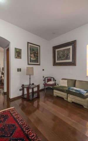 Casa à venda com 400m², 4 quartos e 6 vagasSala de TV