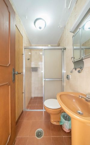 Casa à venda com 400m², 4 quartos e 6 vagasVestiário