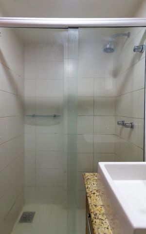 Apartamento para alugar com 70m², 2 quartos e 1 vaga Apartamento para alugar com 70m², 2 quartos e 1 vagaBanheiro da suíte