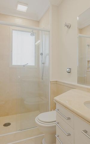 Apartamento à venda com 278m², 3 quartos e 3 vagasBanheiro da Suíte 2