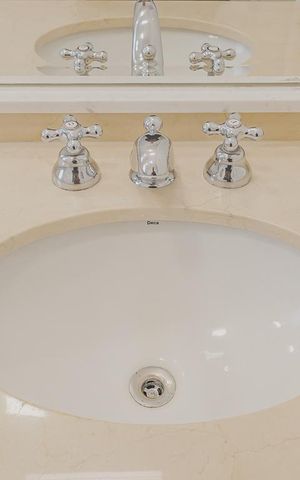 Apartamento à venda com 278m², 3 quartos e 3 vagasBanheiro da Suíte 2
